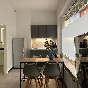 2-zimmer-appartment In Top-city-lage Mit Parken Und Klimaanlage Apartamento